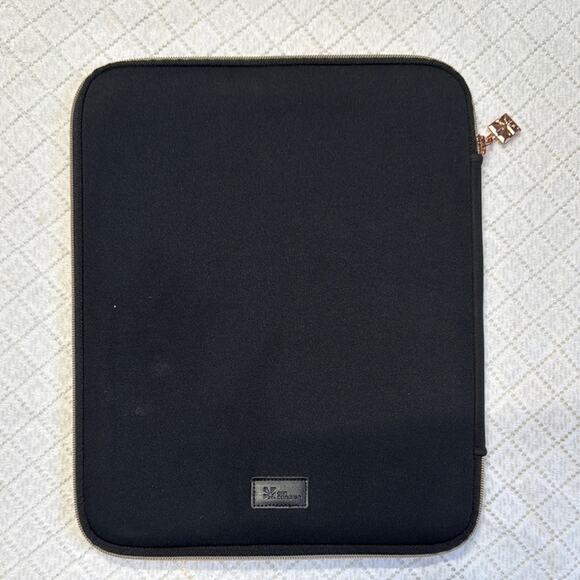 Erin Condren Tan and Black Laptop Case with Textured Fabric - Picture 2 of 9